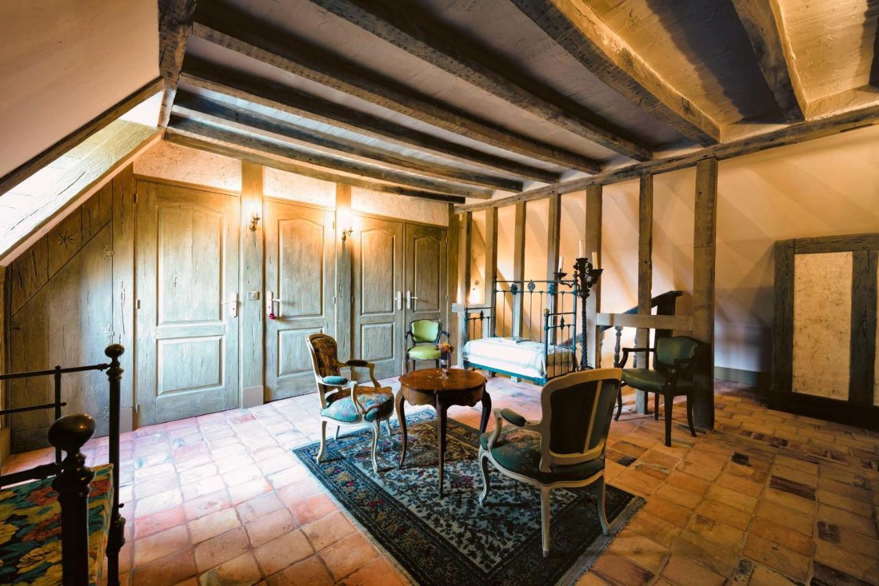 Château de Saint Georges Saint-Georges-sur-Moulon Quarto foto